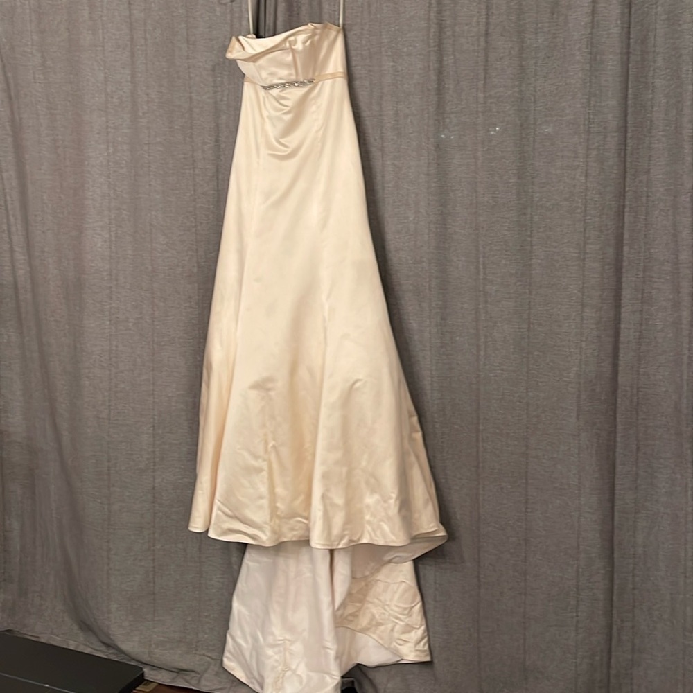 Off white “No Ordinary Bride” wedding dress, size 6, never worn